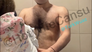 Kısa Sikiş Hotwife Cansu AVM tuvaletinde verdi