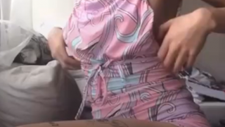 Pelinsu ifşa Mini elbisesini sıyırıp amcık gösterdi