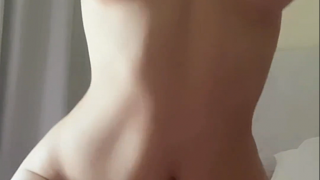 Meltem Bakır nude Yatakta çıplak dans etti