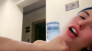 Laliberta ifşa Manitanın boynunu sıkması hoşuna gitti