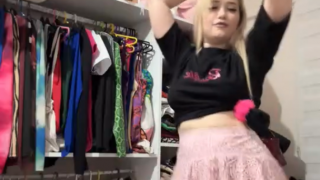 Ecrin Dilek Gökçe ifşa yeni eteğiyle dans etti