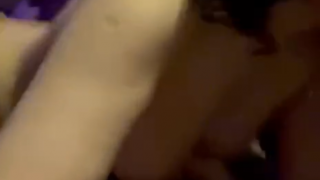 Genç Porno Zeynep Smith kucakta inleyerek amını siktirdi