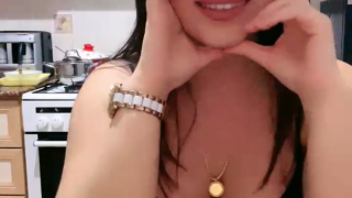 Ayşe Elbi ifşa Sandalyeye çıkıp kocaman götünü salladı