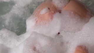 Hotwife Gece ifşa Jakuzide fokur fokur suda amcık parmakladı