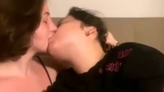 Lezbiyen ifşa Buseece çifti canlı yayında