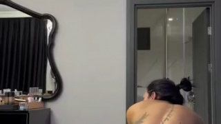 Trans Porn Afet Yakar sakso çekip kucakta aldı