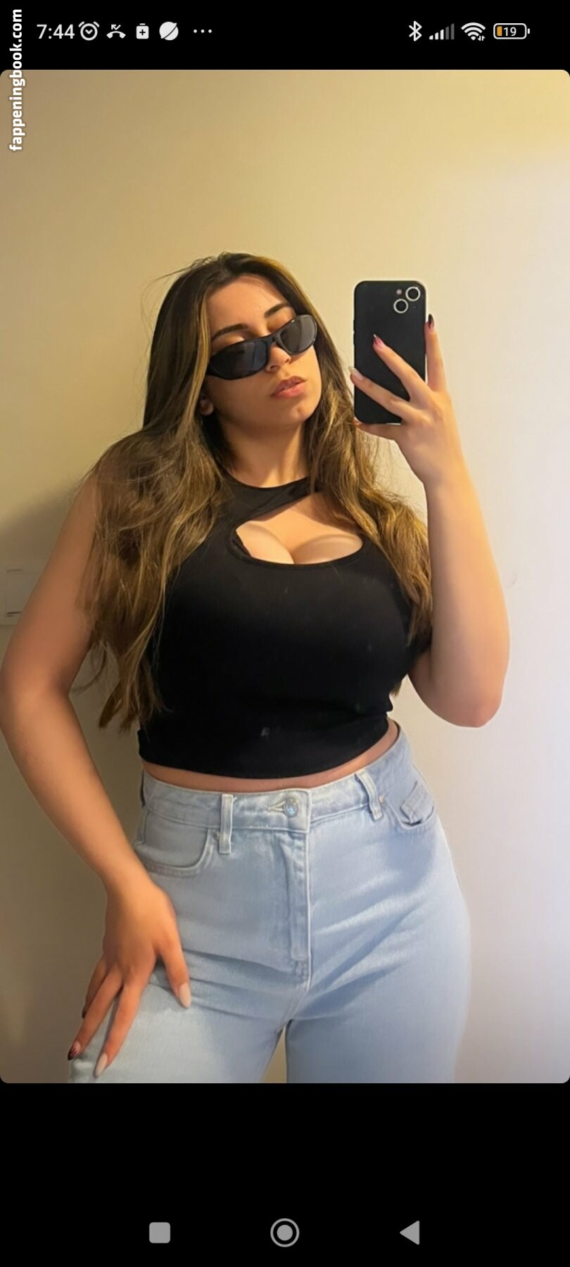 Bakışlarıyla baştan çıkaran kadın