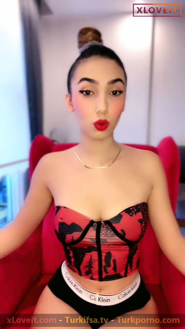 Pelinsu ifşa Yayıncı kızdan kalça show seyret