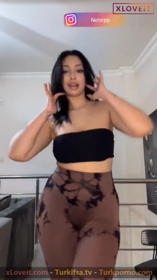 Bigo NehirPP ifşa Seksi taytıyla canlı yayın yaptı