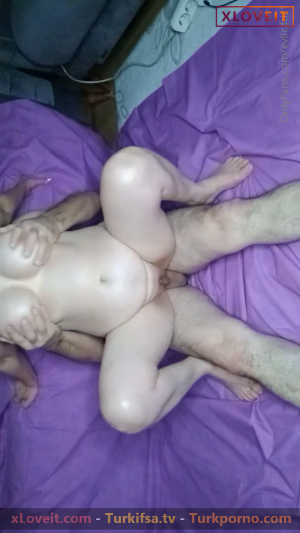 Olgun Porno Türk Evliçiftiz1 canlı yayında sex yaptı