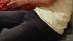 Cuckold Porno Türbanlı Azra kocasının önünde başkasıyla yiyişti