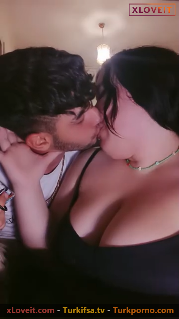Tango Pisicik ifşa Şişman kız sevgilisiyle öpüştü