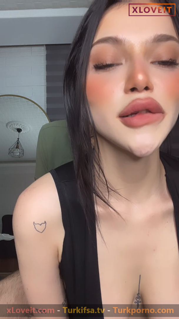 Cerhawk Porno Sandalyedeki manitanın sikine oturdu