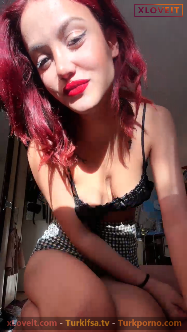 Kızıl ifşa Selin seksi üzeriyle TangoLive yayın yaptı