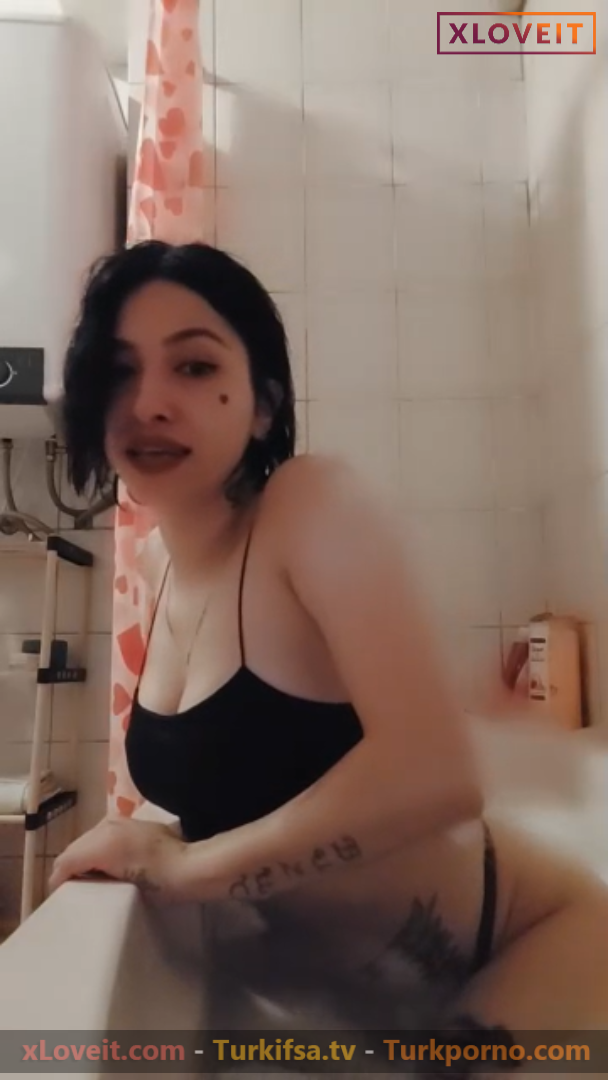 Tango naz ifşa Küvette suyun içinde yayın yaptı