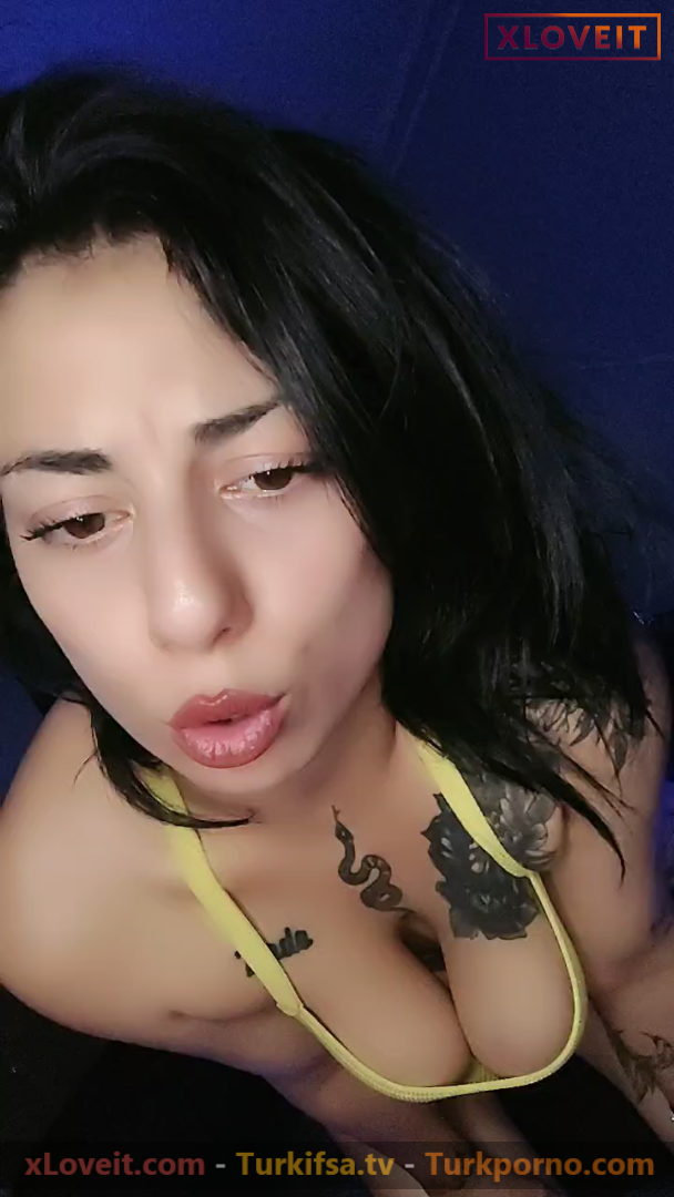 Tango Zeyna ifşa Dövmeli kız yerinde duramadı