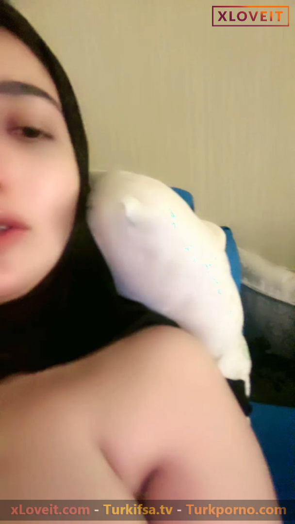 Türbanlı Ase ifşa Başında türbanı soyunup vücüdunu tanıttı