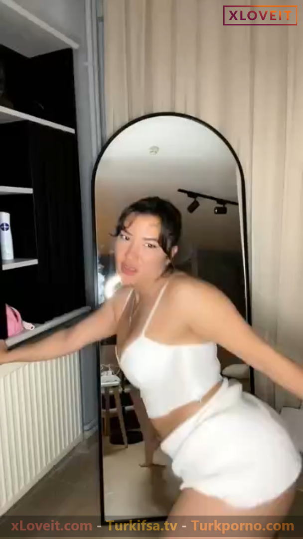 Burcu Yıldız ifşa Full dans kafayı çekmeli yayın seyret