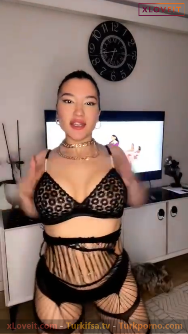 Burcu Yıldız ifşa Sexy elbisesiyle twerk show yaptı