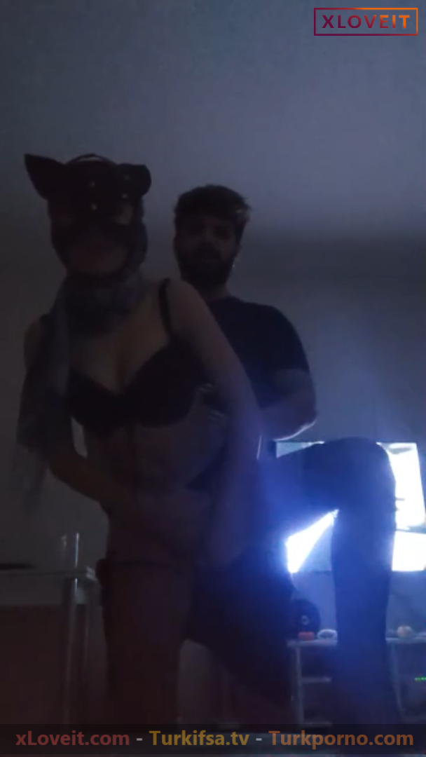 Canlı Sikiş Eyşan sakso çekip kısa bi çaktırdı