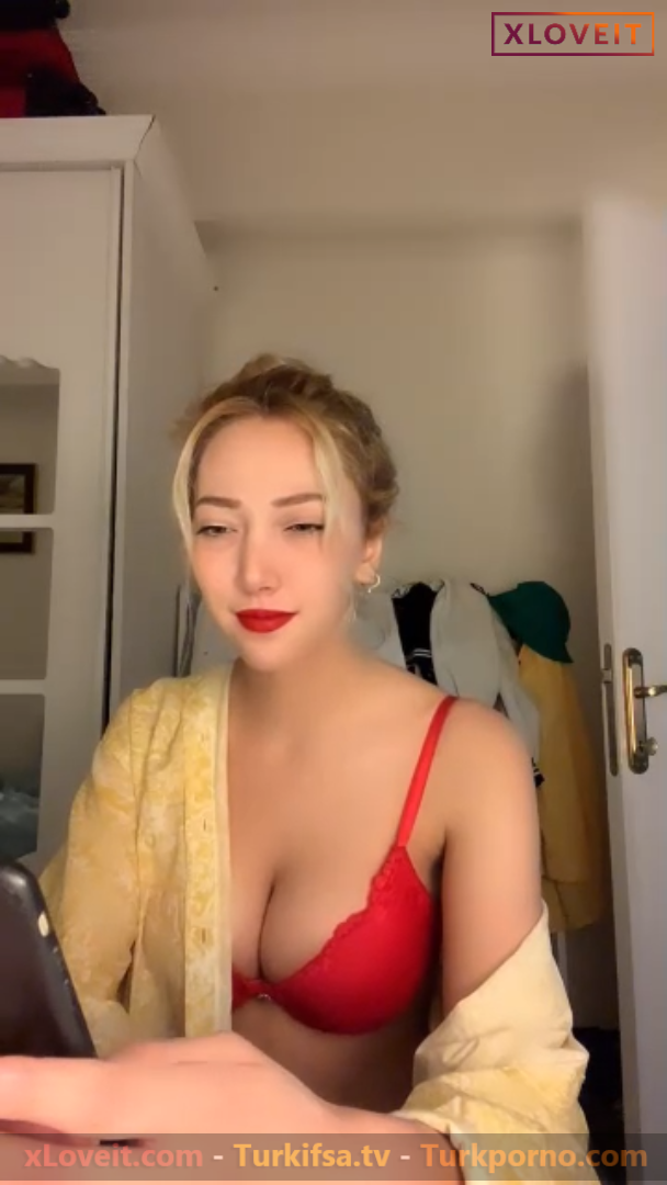 Cindy ifşa Büyük memeli Türk kızın yayını