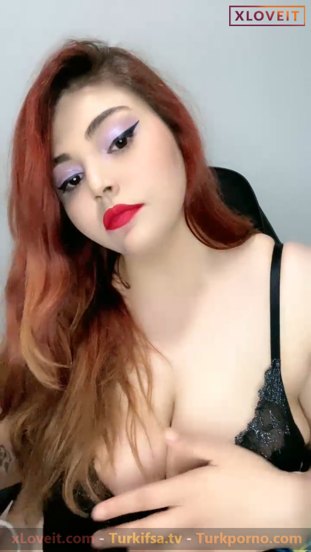 Kelebek ifşa Büyük memeli kızın yayınını seyret