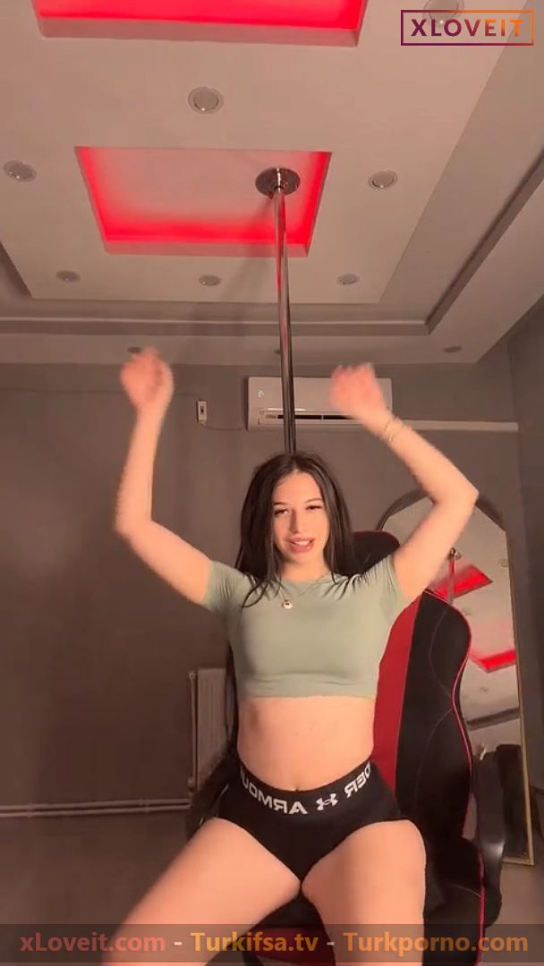 Özgesss ifşa Odasında direk olan güzel kızın yayını