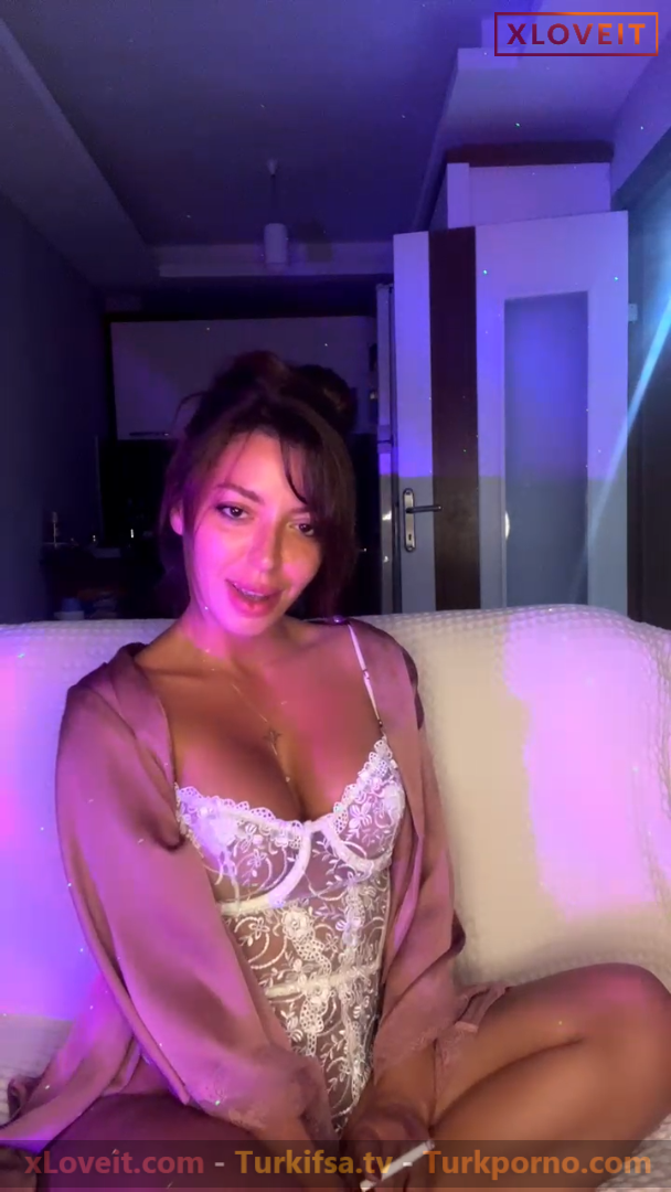 Tango Gece ifşa Beyaz dantelli iç çamaşırlarla