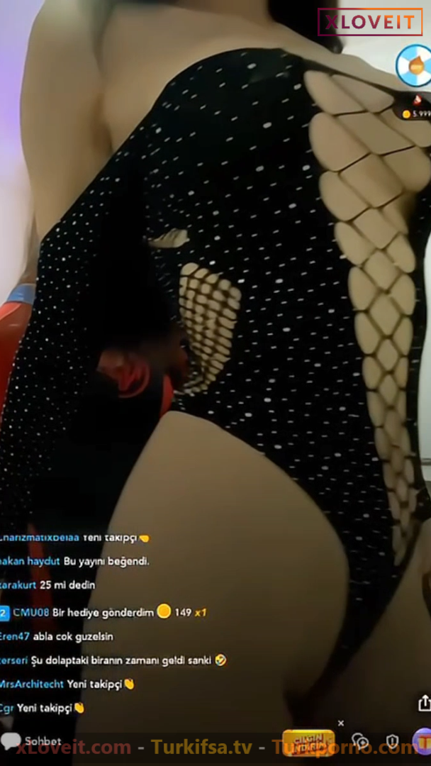 Zeynepiksy ifşa Sexy kıyafetiyle bedenini gösterdi