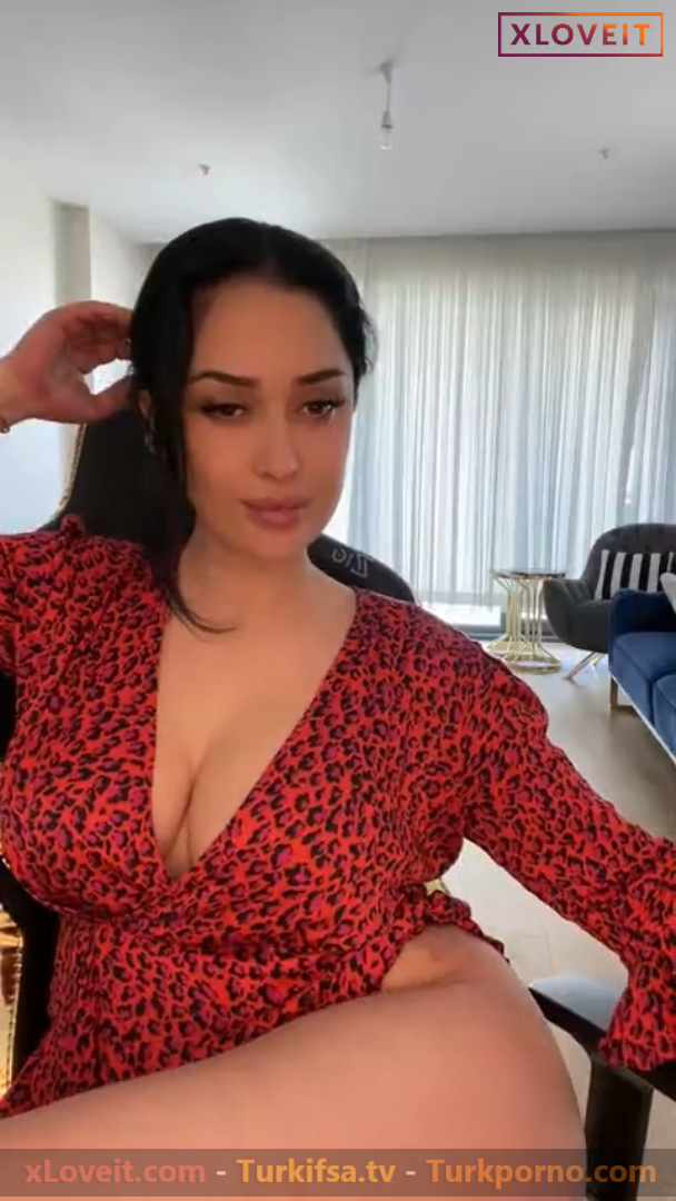 Bigo Zemheri ifşa Göğüs dekolteli gündüz yayını