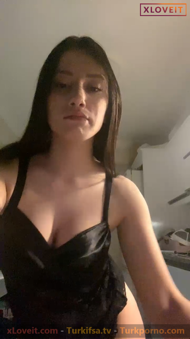 Büşraa ifşa Evde yalnız gecelikli yayın yaptı