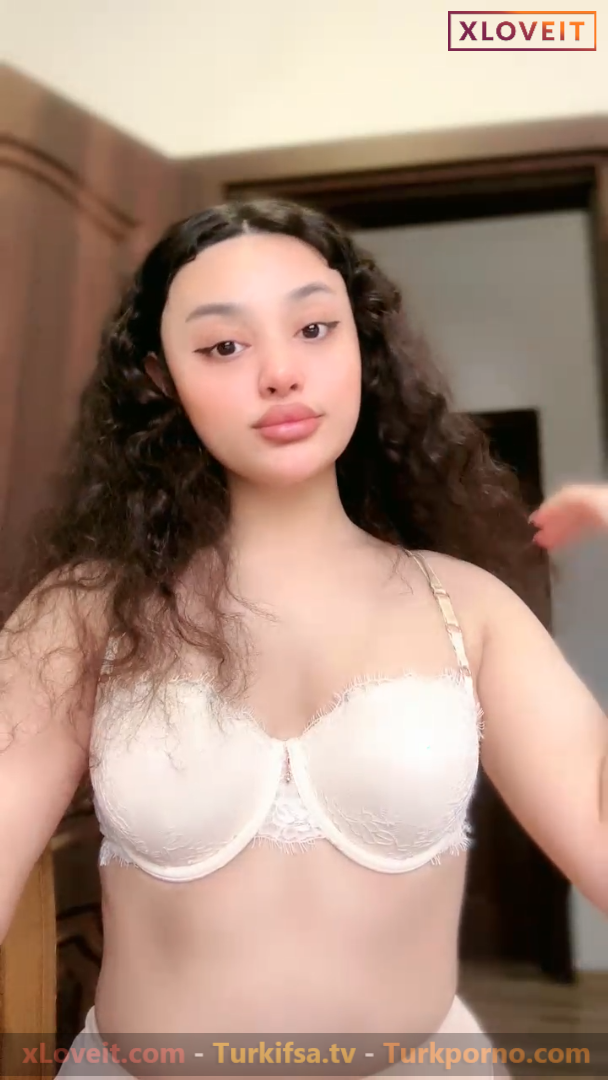 Deli Kız ifşa Gündüz iç çamaşırlı yayın yaptı