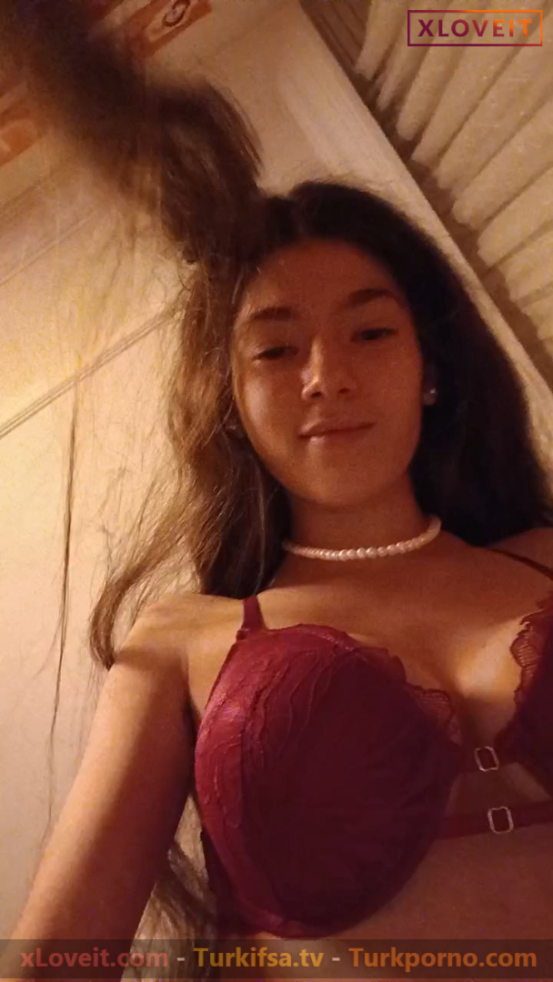 Liseli ifşa Leylanur leziz vücudunu sergiledi