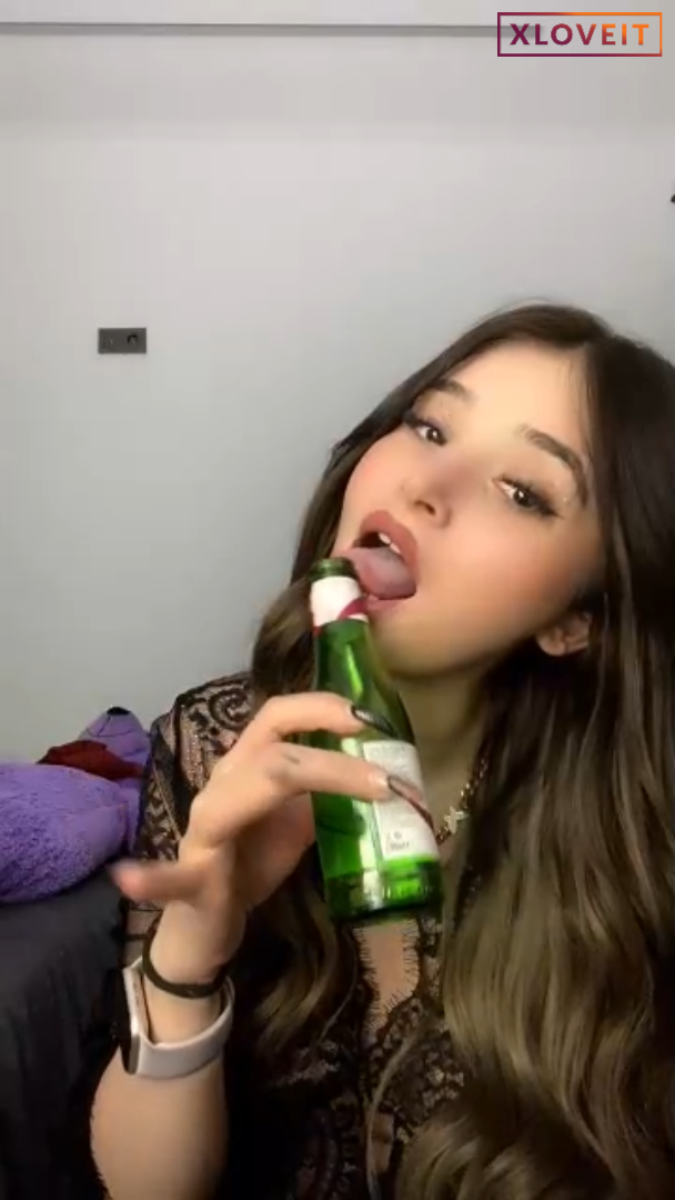 Milla ifşa Transparan seksi gecelikle yayında