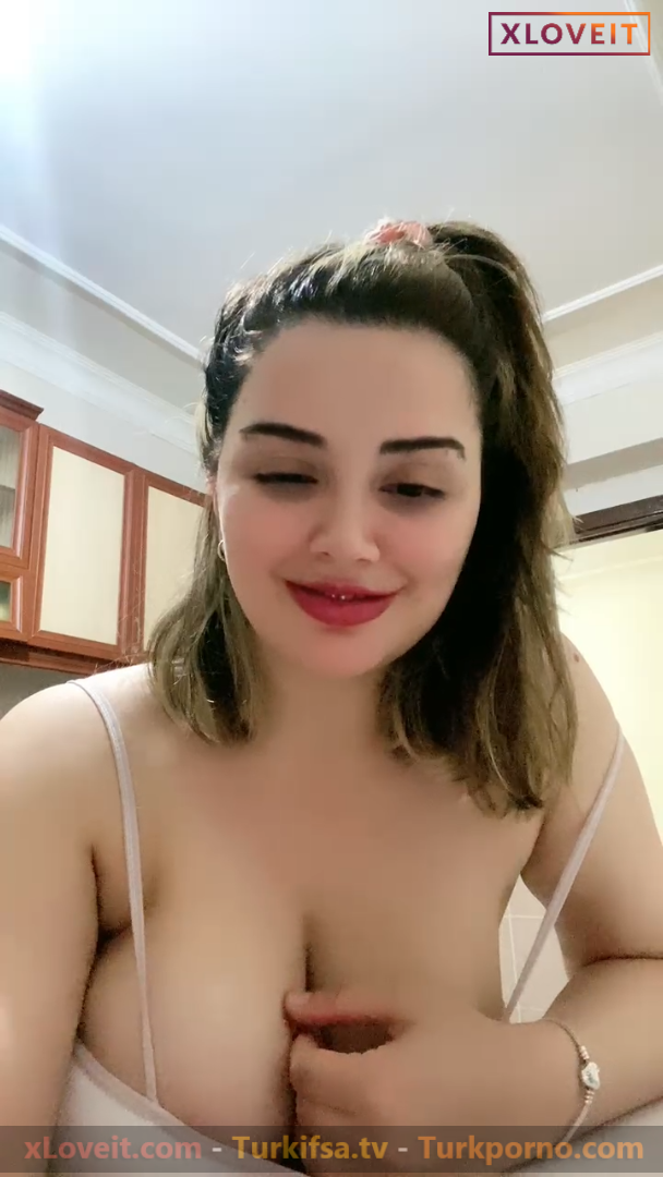 Mona ifşa Büyük memeli kızdan yayın izle