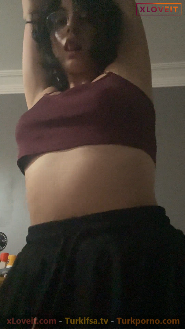 Senadeska ifşa Gözlüklü çıtır kızdan video