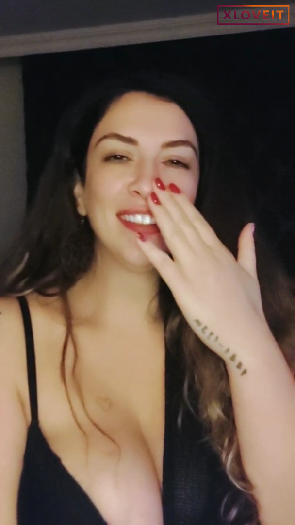 Lily w ifşa Seksi olgundna bi ufak kalça show