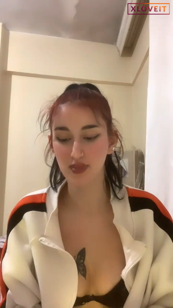 Tango Lena ifşa Kepçe kulaklı kızdan yayın