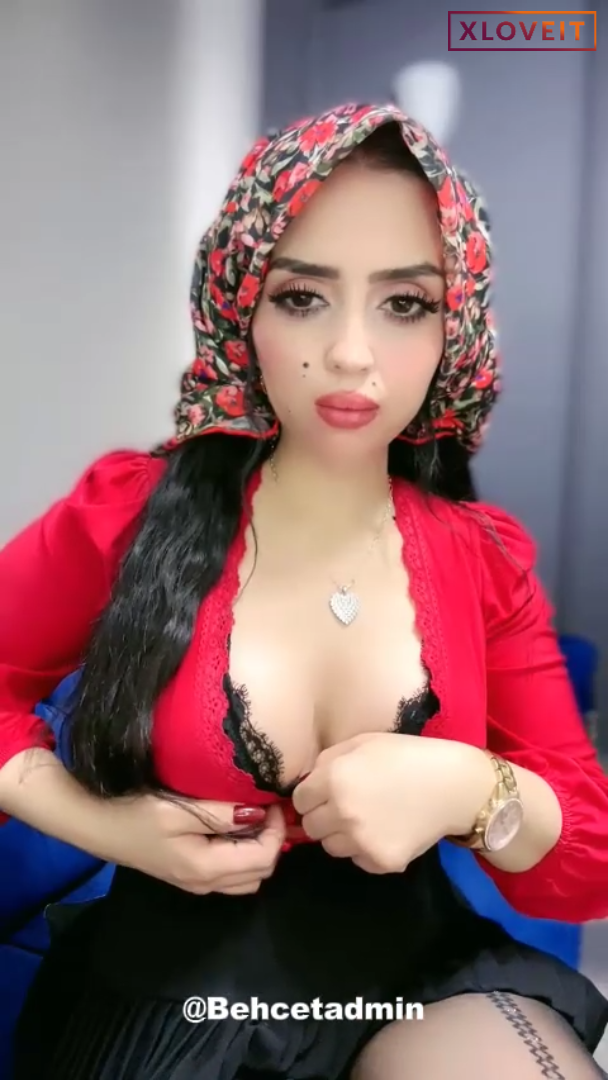Türbanlı Kız ifşa Göğüs dekolteli yarım saatlik yayını