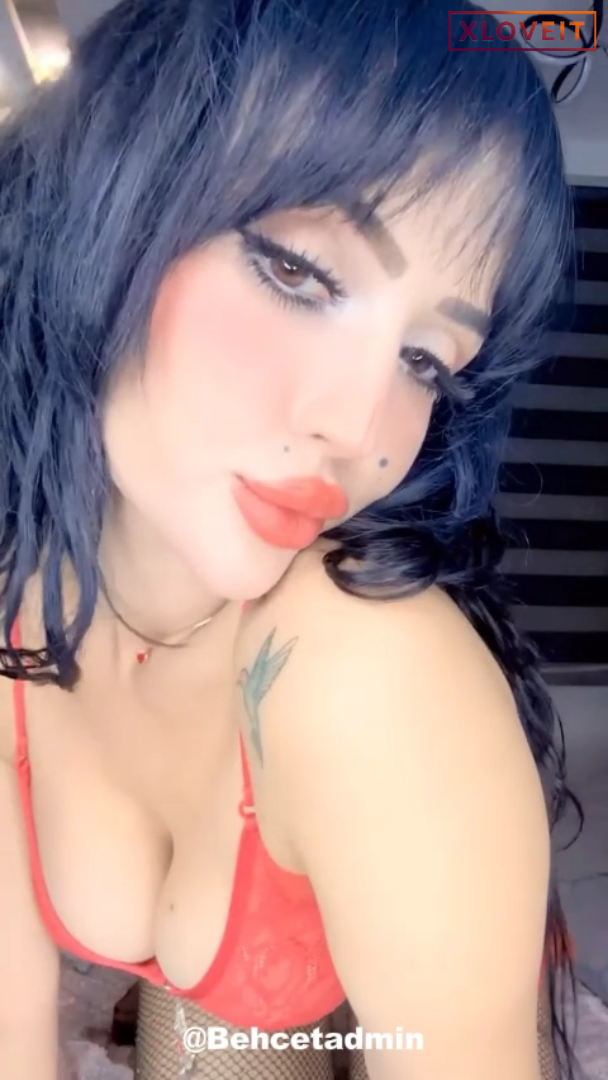 Türbanlı Kız ifşa Kırmızılar içinde yanmakta